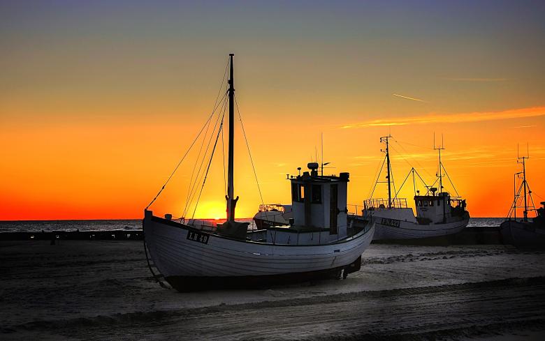 Free stock image of Ships on the Beach created by Pixabay
