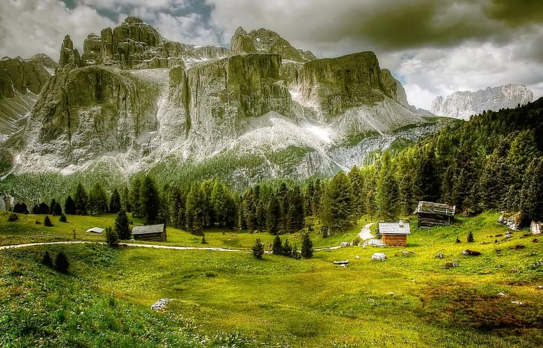 Free stock image of Cabins on the Dolmites created by Pixabay