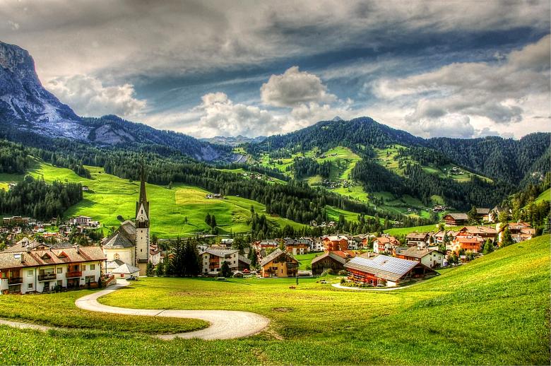 Free stock image of Mountainous Town created by Pixabay