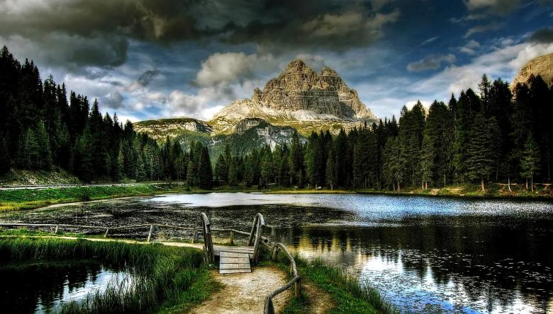 Free stock image of Lago Antorno created by Pixabay