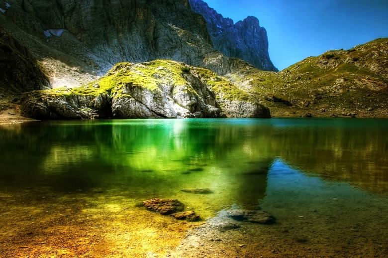 Free stock image of Lago Coldai created by Pixabay