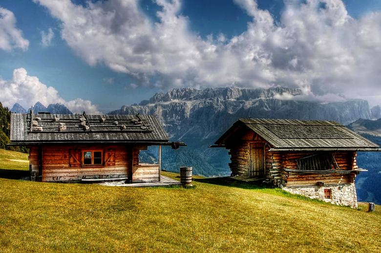 Free stock image of Two Wooden Cabins created by Pixabay