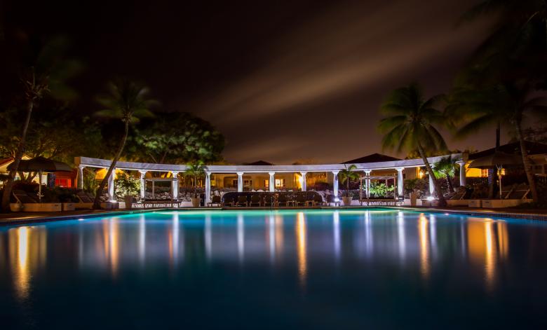 Free stock image of Pool in the Hotel created by Pixabay