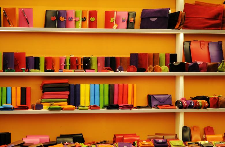 Free stock image of Collection on the Shelf created by Pixabay