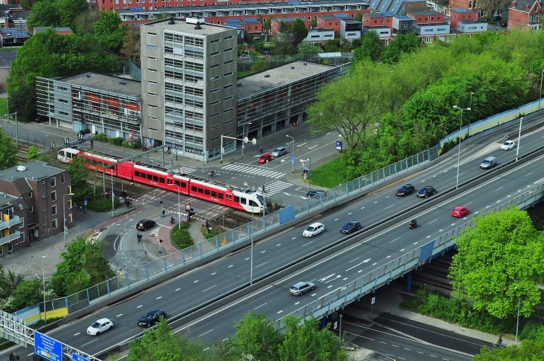 Free stock image of Traffic on the Highway created by Pixabay