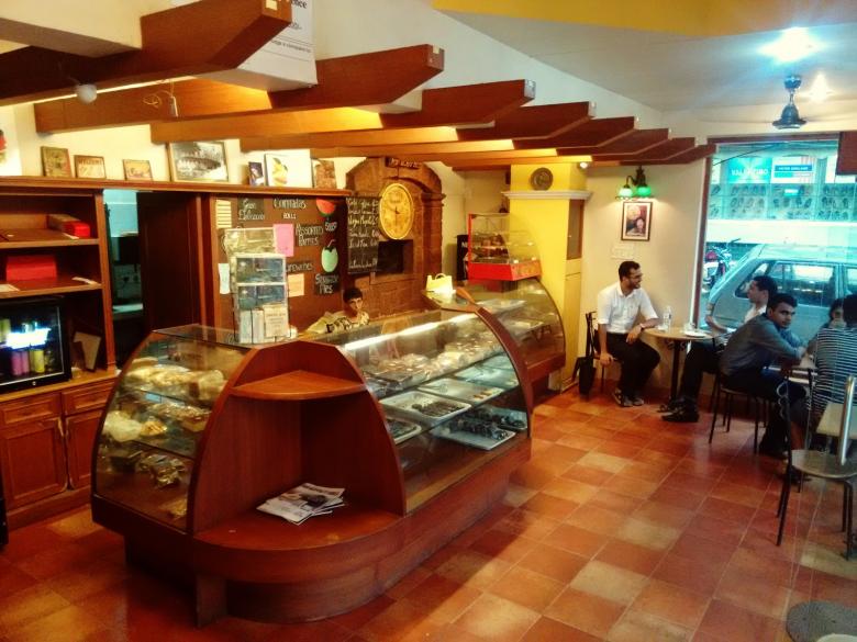 Free stock image of Cafe Interior created by chandan