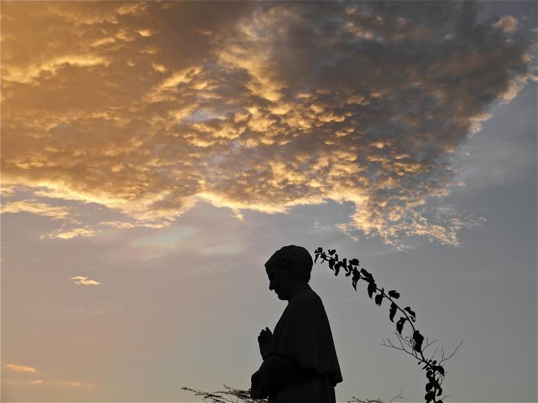 Free stock image of Silhouette of Praying Figure created by Roberto Fernandez Rizo