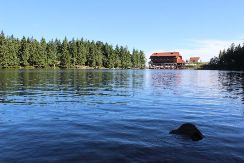 Free stock image of Beautiful blue lake created by Hassan Yahya Alali