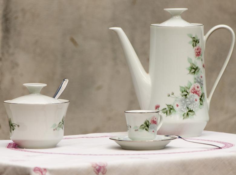 Free stock image of Porcelain Tea Set created by Eduardo Soares Bogosian
