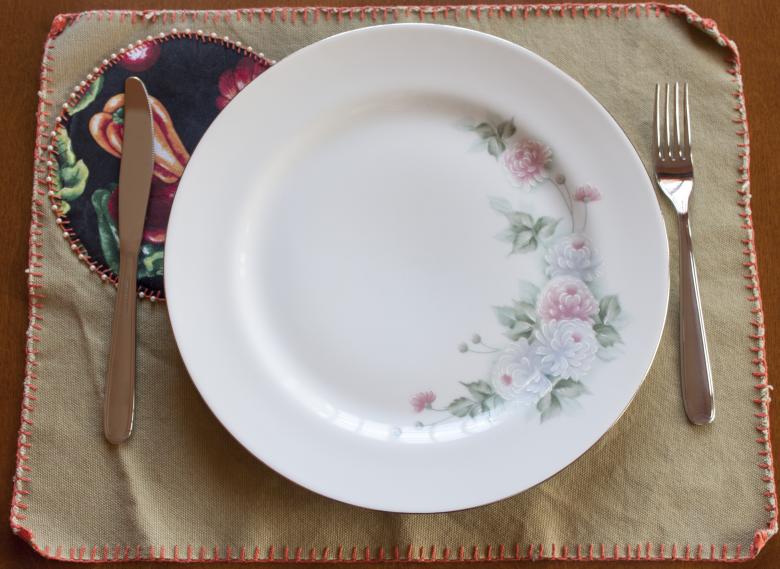 Free stock image of Dinner Plate with Knife and Fork created by Eduardo Soares Bogosian