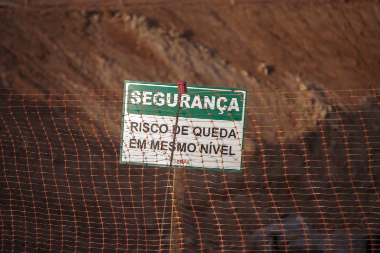 Free stock image of Industrial Warning Sign created by Eduardo Soares Bogosian