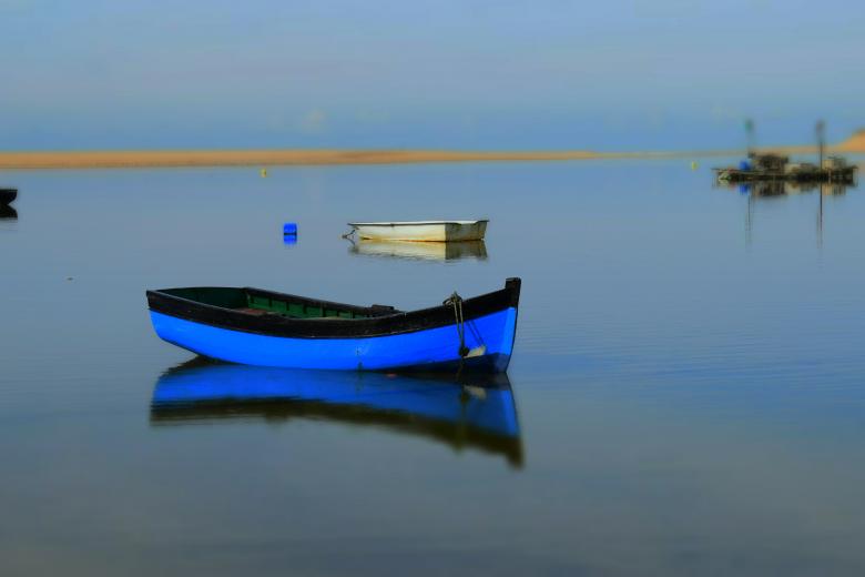 Free stock image of Blue Boat created by José Manuel alves rodrigues