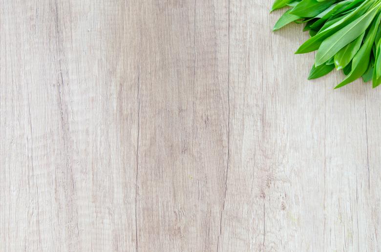 Free stock image of Fresh Bear Garlic on Wooden Board created by Lukas