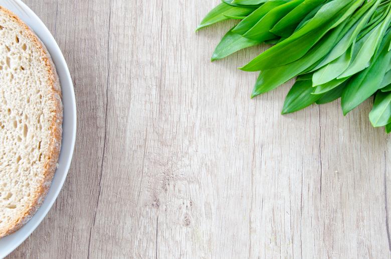 Free stock image of Fresh Garlic Leaves and Bread on Wooden Table created by Lukas