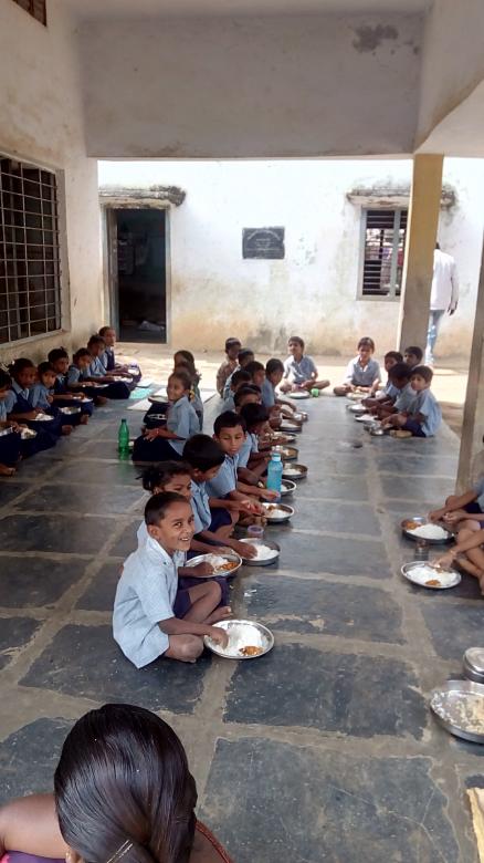 Free stock image of Pupil's meals in the afternoon created by Kanduri Narasimha Charyulu
