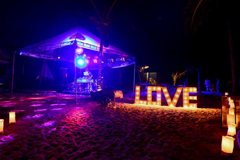 Free stock image of Beach Bar Love Sign created by Batu Berk