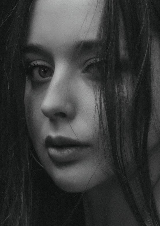 Free stock image of Black and White Female Portrait created by Alexander Krivitskiy