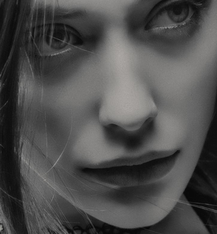 Free stock image of Black and White Female Portrait created by Alexander Krivitskiy