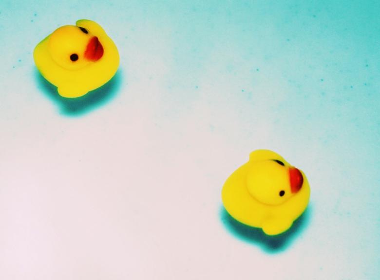 Free stock image of Two bath ducks are floating away created by NomeVizualizzato