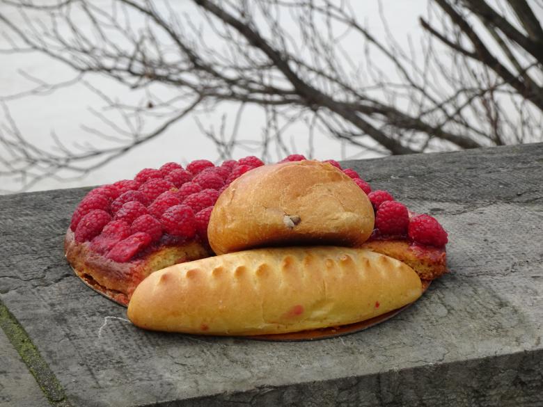 Free stock image of Honey! You didn't finish your raspberry tart! created by GAIMARD Jacques