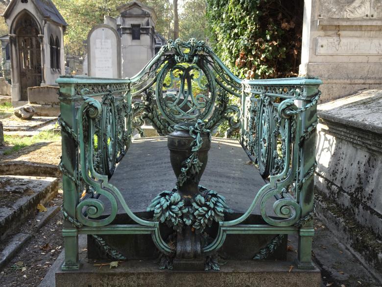 Free stock image of Grave with ancient bronze surrounding created by GAIMARD Jacques