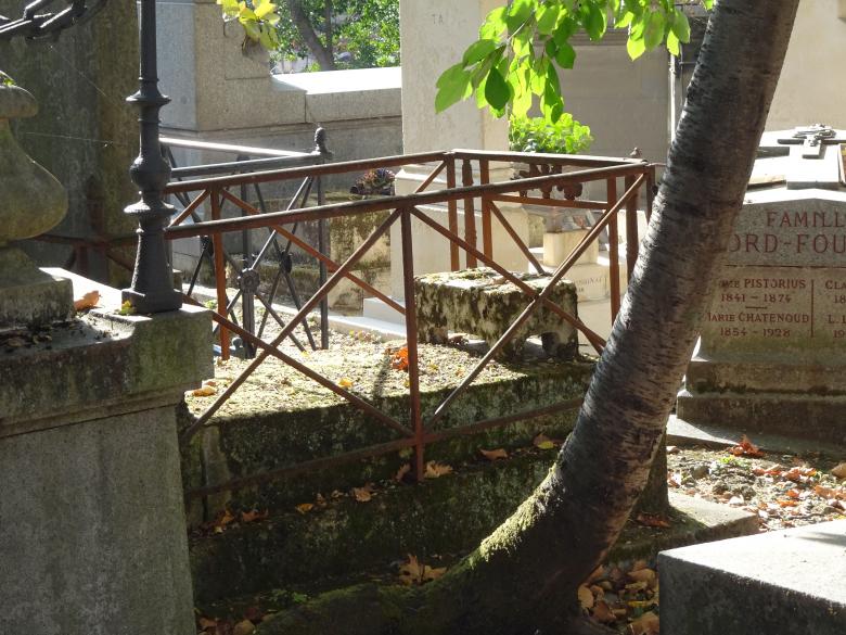 Free stock image of Soft autumn light over this grave created by GAIMARD Jacques