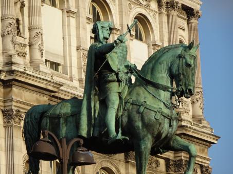 Free Stock Photo of Bronze sculpture near Paris city hall
