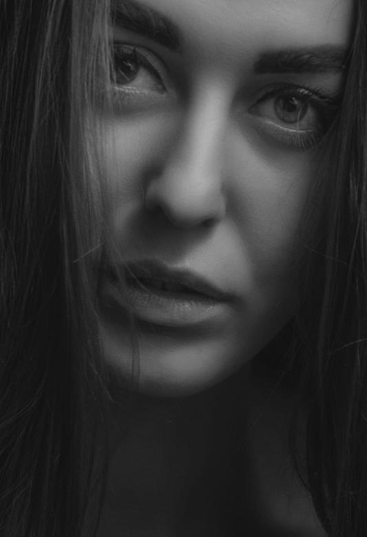 Free stock image of Black & White Female Portrait created by Alexander Krivitskiy