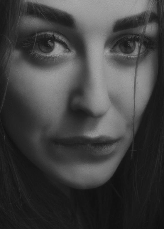 Free stock image of Black and White Female Portrait created by Alexander Krivitskiy
