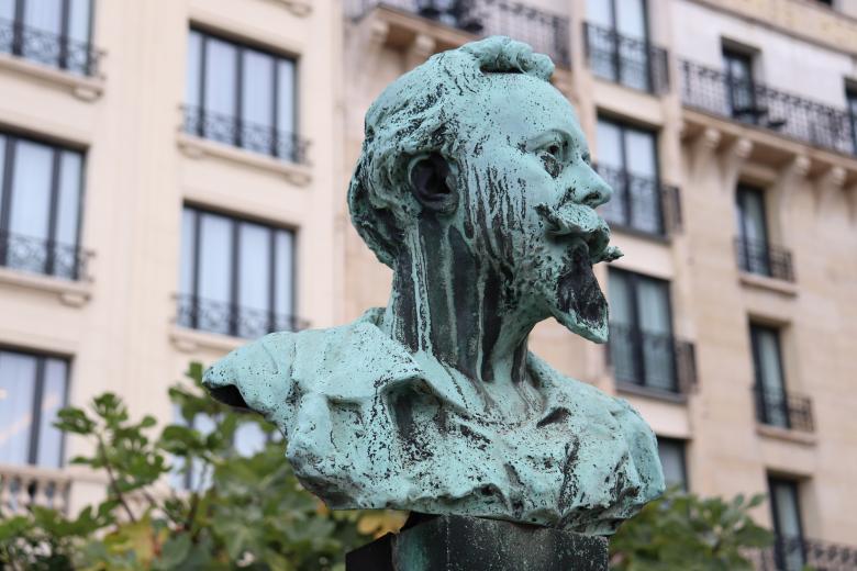 Free stock image of Bust in bronze in a cemetery created by GAIMARD Jacques