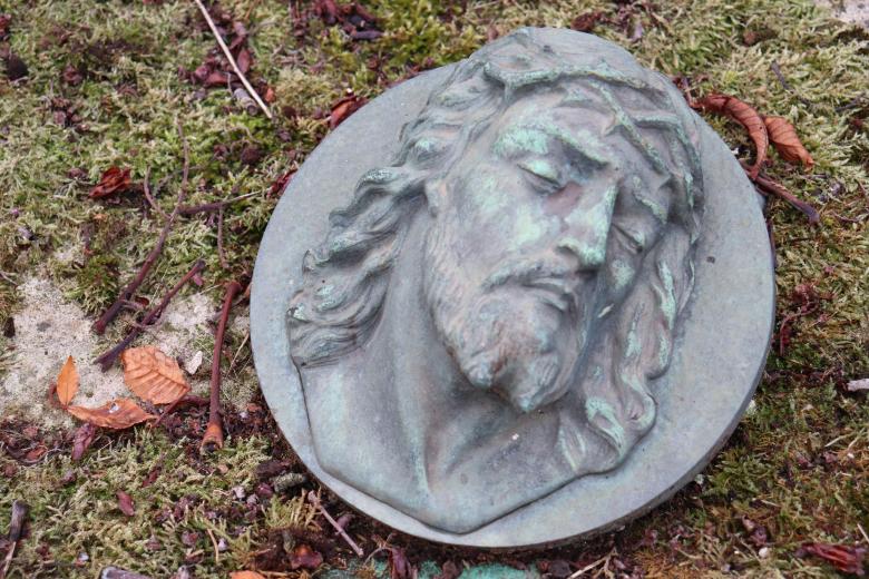Free stock image of Bronze bas-relief on a grave created by GAIMARD Jacques
