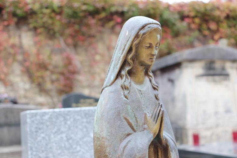 Free stock image of Young woman in prayers created by GAIMARD Jacques