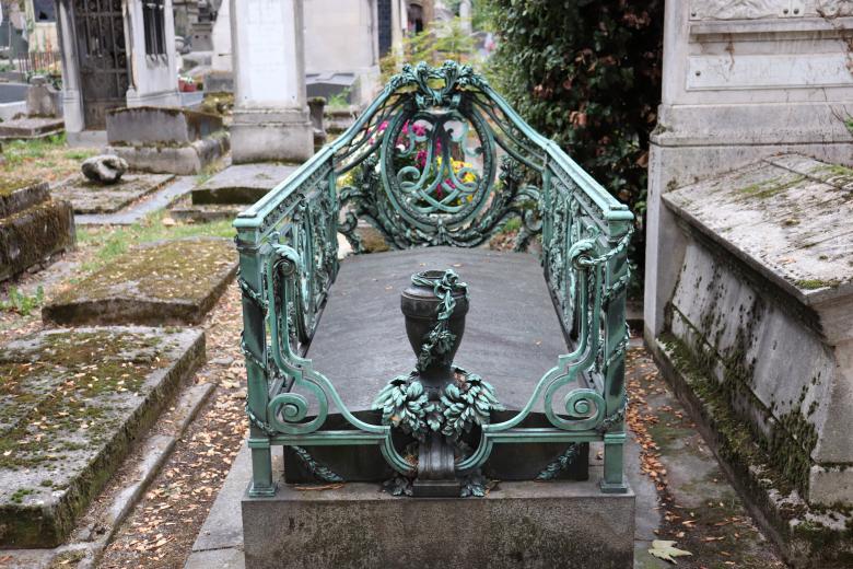 Free stock image of Bronze decorated grave created by GAIMARD Jacques