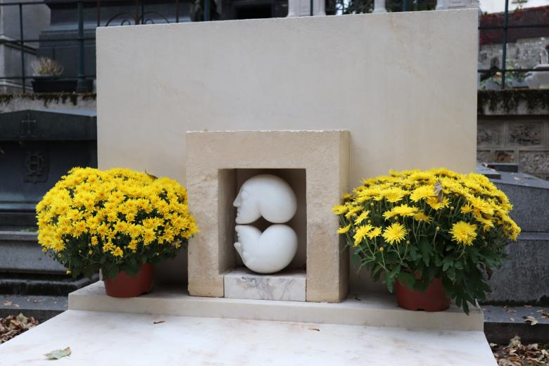 Free stock image of White stone sculpture on a grave created by GAIMARD Jacques