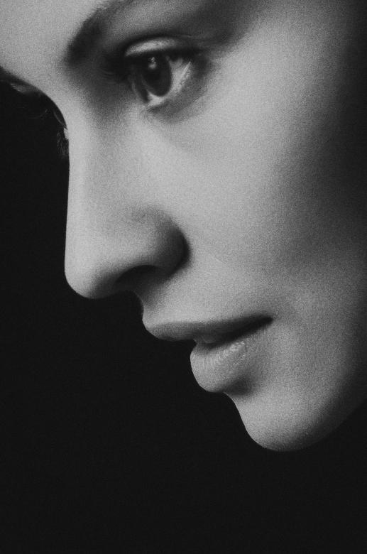 Free stock image of Black & White Woman Portrait created by Alexander Krivitskiy