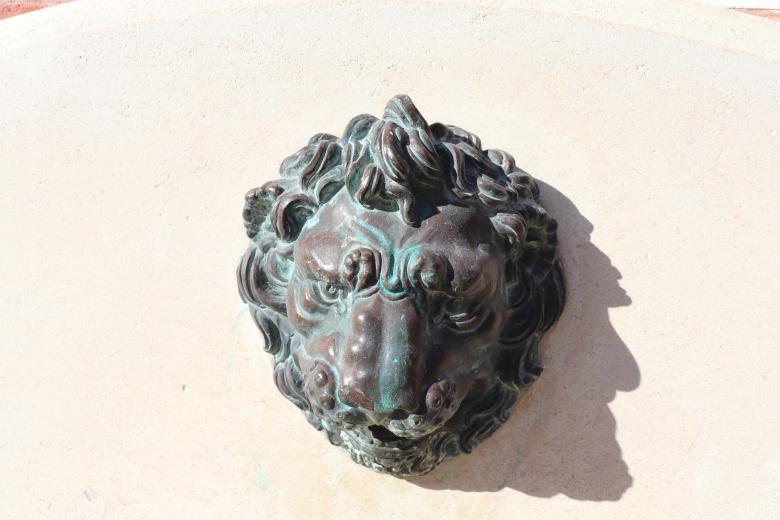 Free stock image of Lonely lion on a stone wall created by GAIMARD Jacques