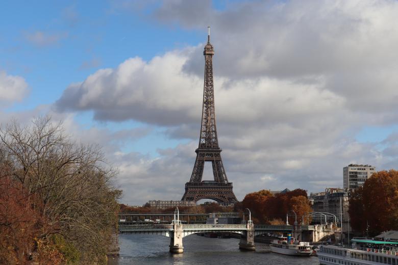 Free stock image of Old iron lady in autumn... created by GAIMARD Jacques