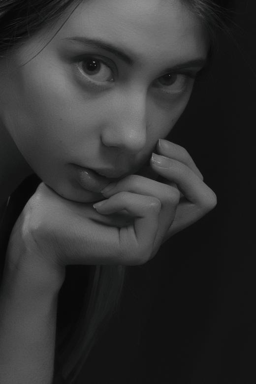Free stock image of B&W Girl Portrait created by Alexander Krivitskiy