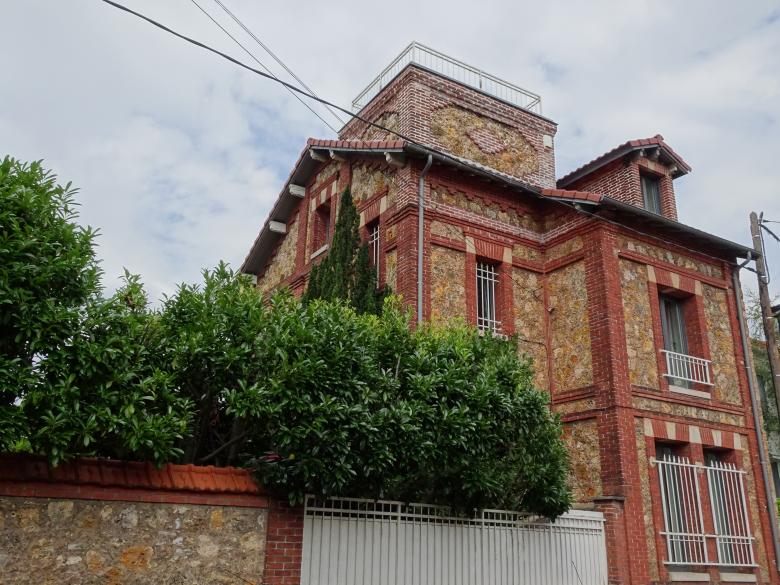 Free stock image of Sophisticated brick and millstone architecture created by GAIMARD Jacques