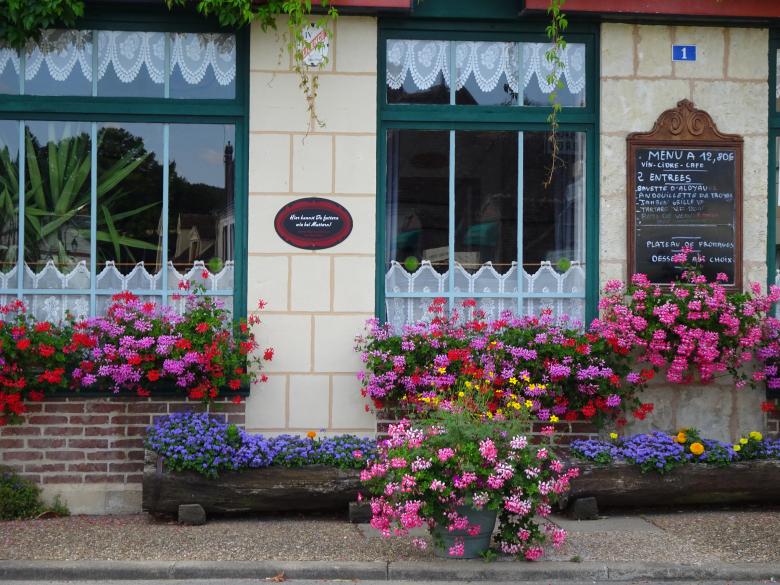 Free stock image of Flowery restaurant in the countryside created by GAIMARD Jacques