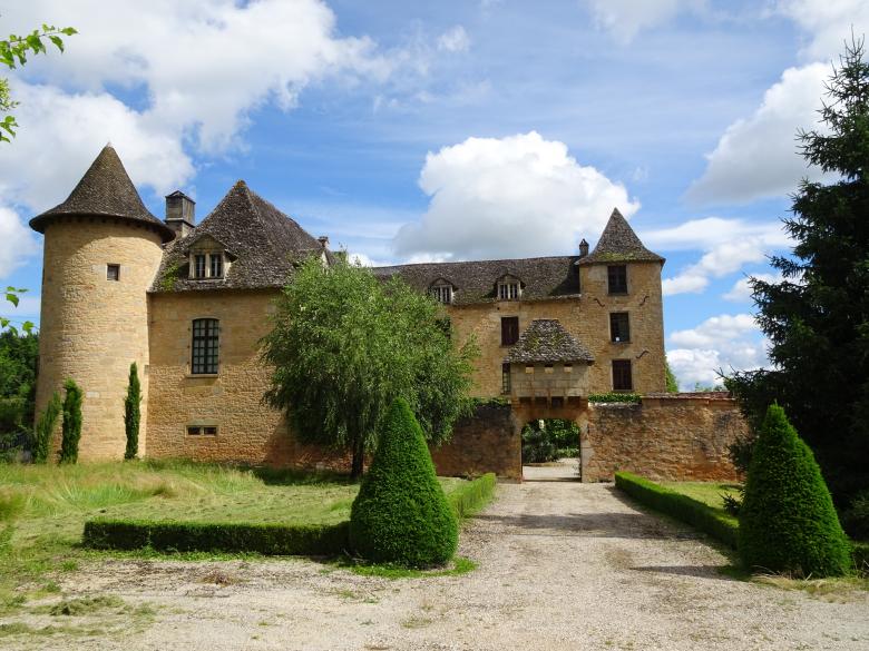 Free stock image of Beautiful blond limestone and pure lines for this castle! created by GAIMARD Jacques