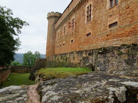 Free Stock Photo of Side view showing one of the wall of a big red sandstone castle