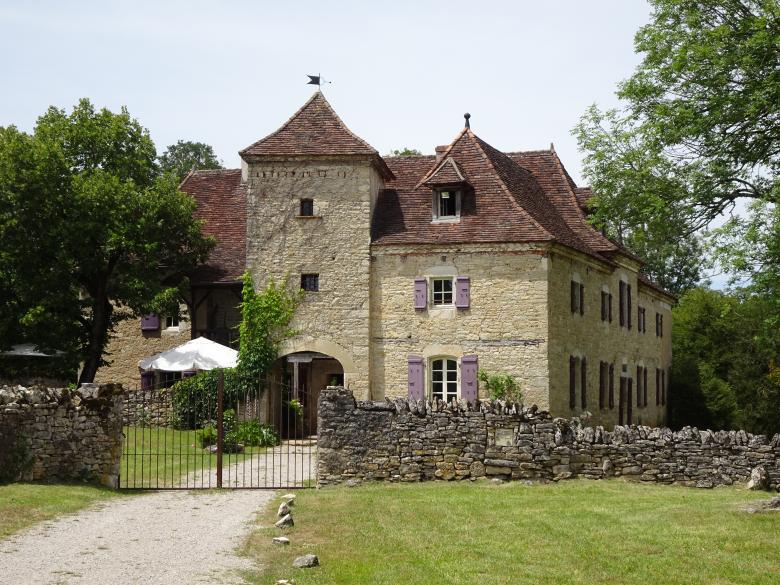 Free stock image of Beautiful sand-colored limestone castle with rust-colored tiles created by GAIMARD Jacques