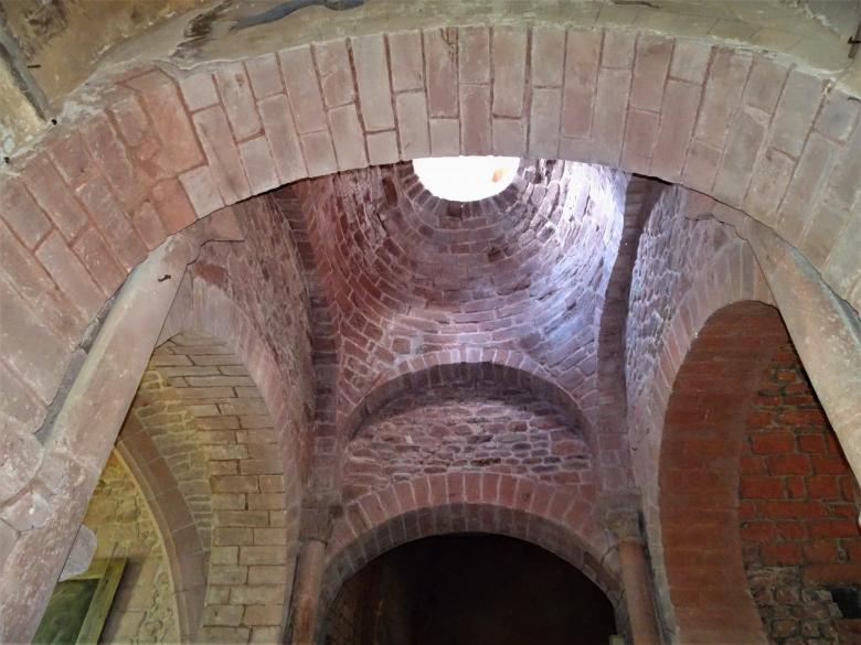 Free stock image of Red sandstone in church ceiling created by GAIMARD Jacques