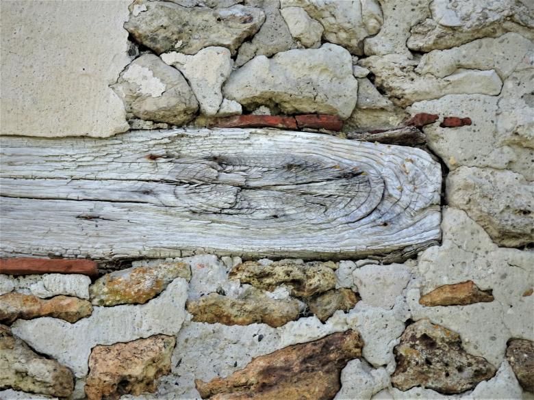 Free stock image of Wood carpentry in a stone wall created by GAIMARD Jacques