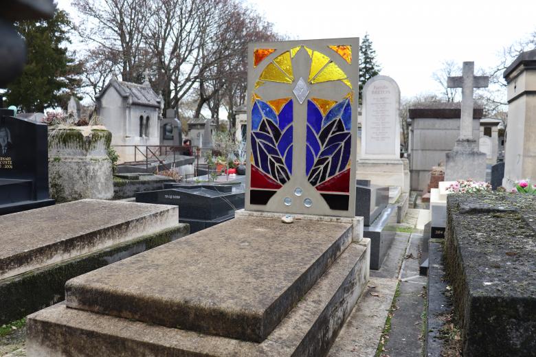 Free stock image of Nicely designed grave! created by GAIMARD Jacques