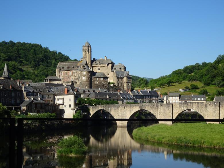 Free stock image of Really beautiful village with its refined castle created by GAIMARD Jacques