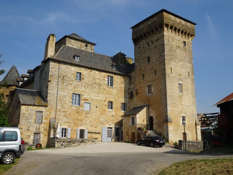 Free stock image of Clear limestone fortified castle  created by GAIMARD Jacques