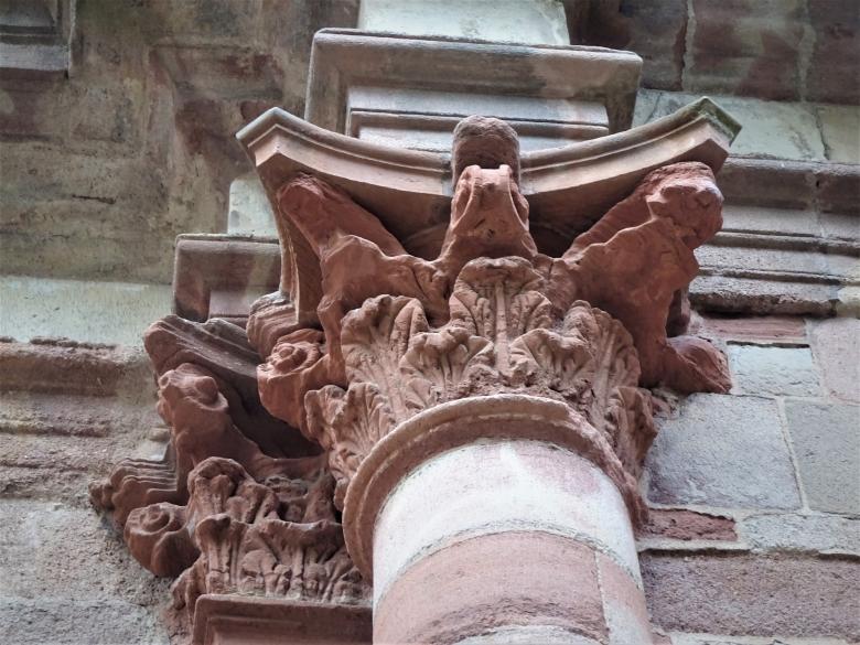 Free stock image of Superb sculpture on a column top created by GAIMARD Jacques