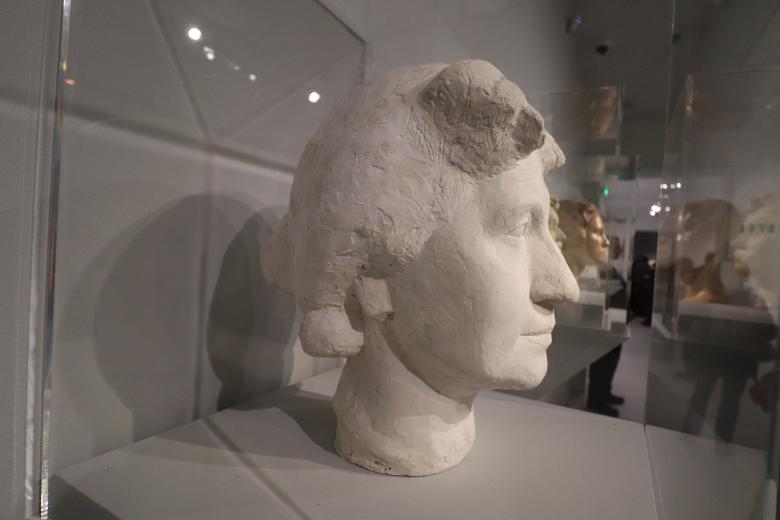 Free stock image of Side view of a woman's head created by GAIMARD Jacques